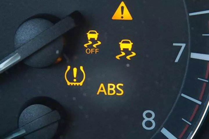 Cara Mematikan Lampu ABS dan Rem Tangan yang Menyala pada Mobil