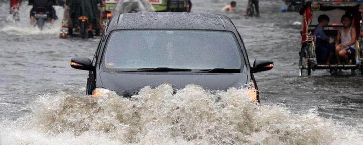 menyetir saat banjir
